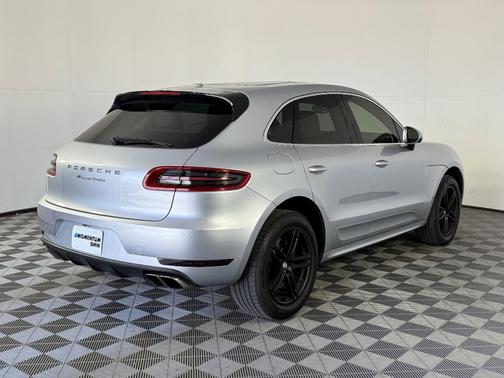 2018 Porsche Macan Turbo