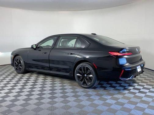 2026 BMW 740 i xDrive