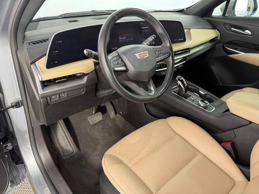 Silver Metallic 2024 Cadillac XT4 Luxury