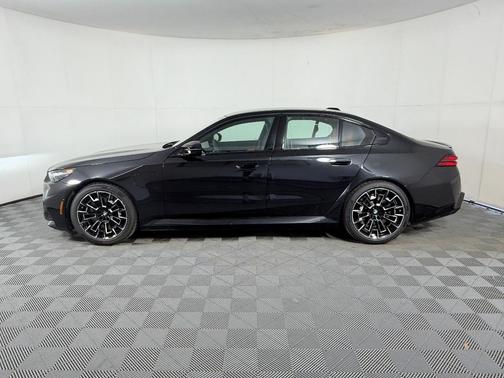 Black Sapphire Metallic 2027 BMW M5