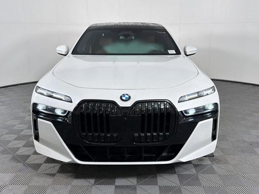 Mineral White Metallic 2023 BMW 760 760i xDrive