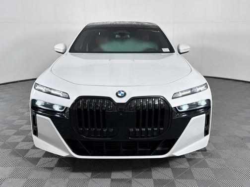 Mineral White Metallic 2023 BMW 760 760i xDrive