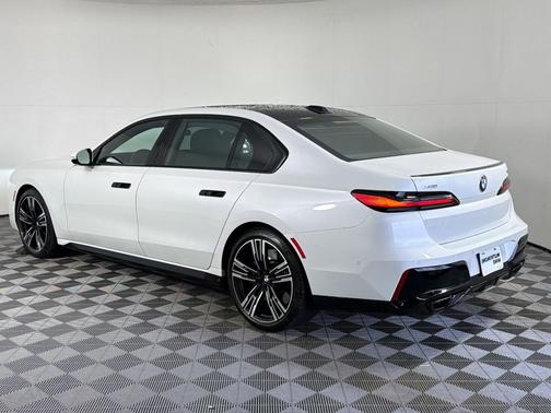 Mineral White Metallic 2023 BMW 760 760i xDrive