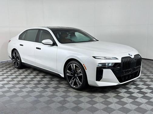 Mineral White Metallic 2023 BMW 760 760i xDrive