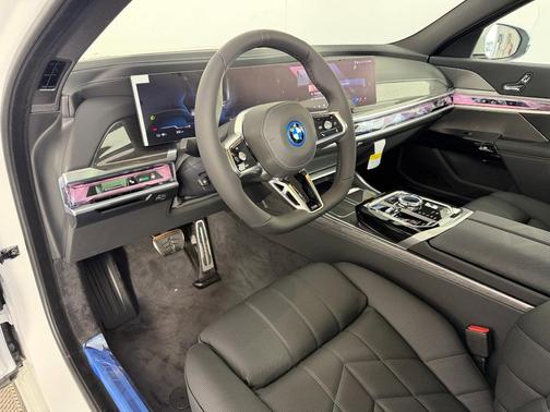 Mineral White Metallic 2026 BMW i7 XDrive60