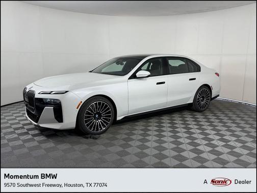 Mineral White Metallic 2026 BMW i7 XDrive60