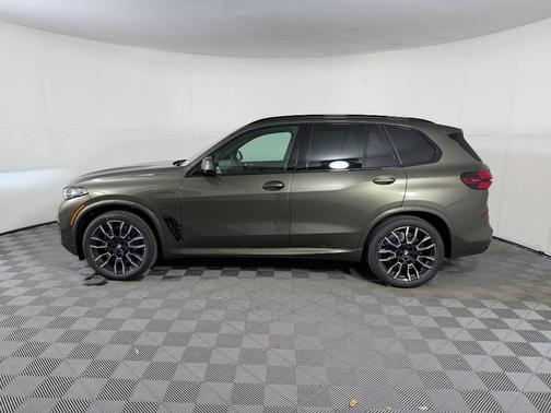 Manhattan Green Metallic 2026 BMW X5 PHEV xDrive50e