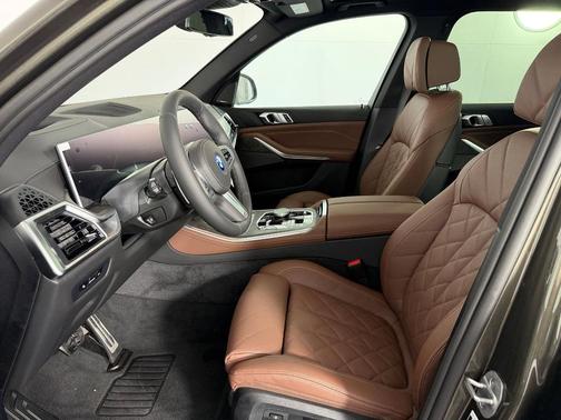 Manhattan Green Metallic 2026 BMW X5 PHEV xDrive50e