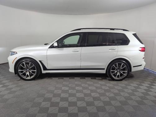 2022 BMW X7 M50i
