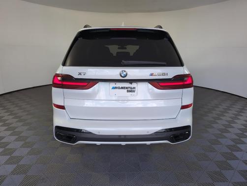 2022 BMW X7 M50i