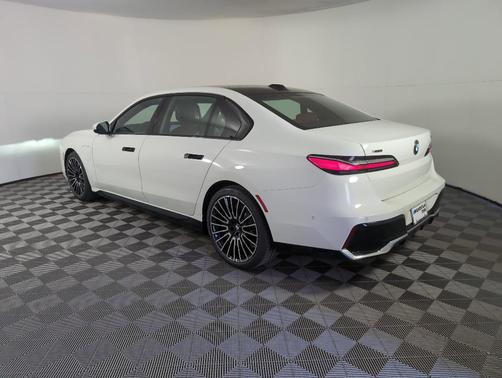 2025 BMW 750e xDrive