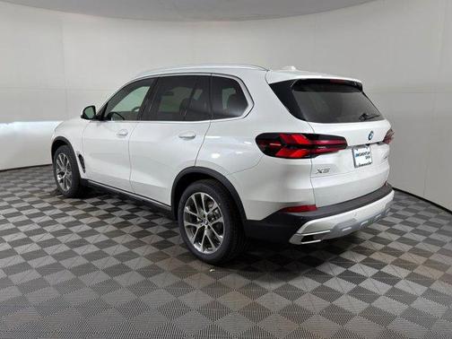 Mineral White Metallic 2026 BMW X5 sDrive40i