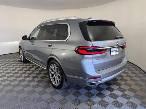Gray 2025 BMW X7 xDrive40i