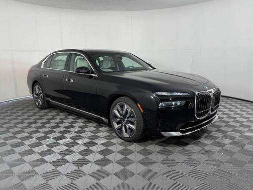 Black Sapphire Metallic 2026 BMW i7 EDrive50