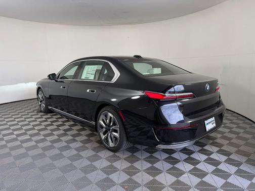 Black Sapphire Metallic 2026 BMW i7 EDrive50