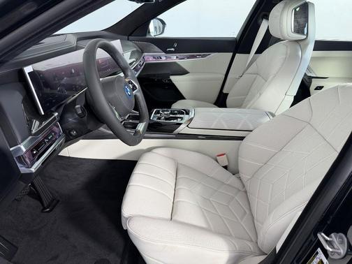 Black Sapphire Metallic 2026 BMW i7 EDrive50