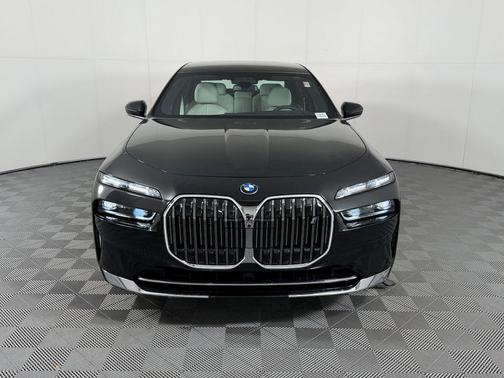 Black Sapphire Metallic 2026 BMW i7 EDrive50