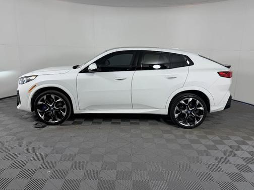 Alpine White 2025 BMW X2 xDrive28i