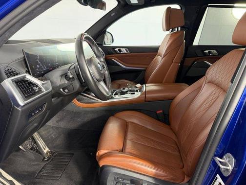 Bay Blue 2024 BMW X7 M60i