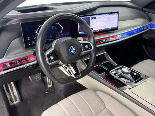Alpine White 2023 BMW 760 760i xDrive
