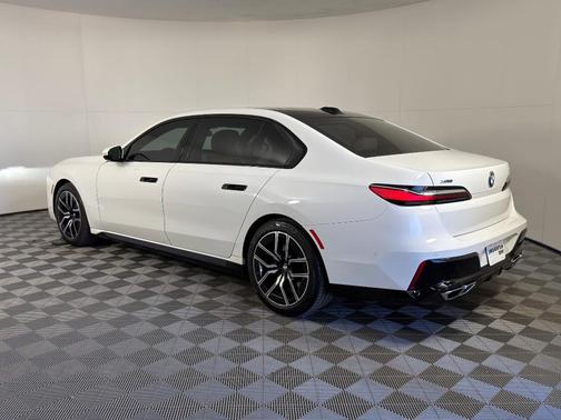 2023 BMW 760 760i xDrive