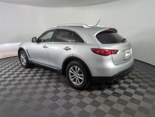 2016 INFINITI QX70 Base