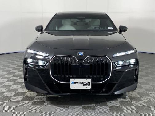 2025 BMW 740 i