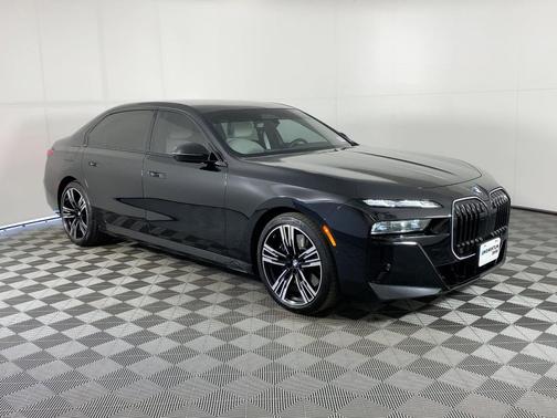 2025 BMW 740 i