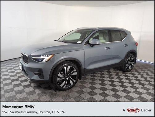 2023 Volvo XC40 B5 Plus Bright Theme