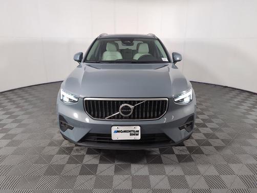 2023 Volvo XC40 B5 Plus Bright Theme
