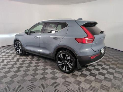 2023 Volvo XC40 B5 Plus Bright Theme