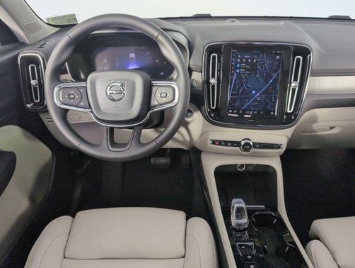 2023 Volvo XC40 B5 Plus Bright Theme