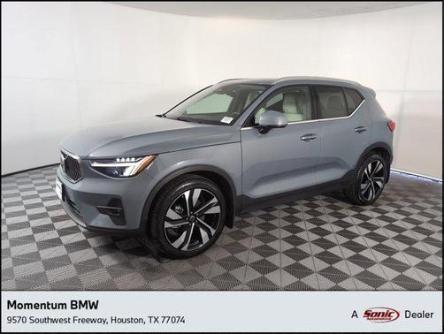 2023 Volvo XC40 B5 Plus Bright Theme