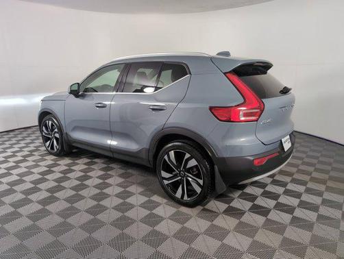 2023 Volvo XC40 B5 Plus Bright Theme