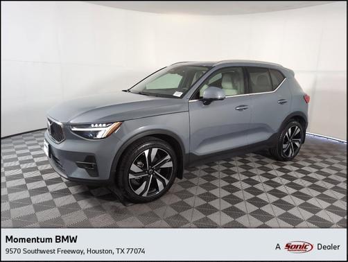 2023 Volvo XC40 B5 Plus Bright Theme