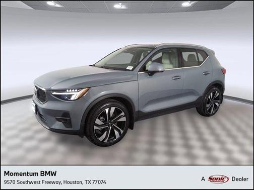 2023 Volvo XC40 B5 Plus Bright Theme