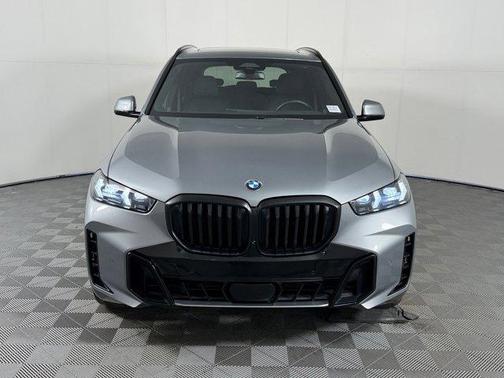 Gray Metallic 2024 BMW X5 xDrive40i