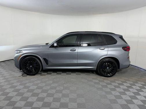 Gray Metallic 2024 BMW X5 xDrive40i