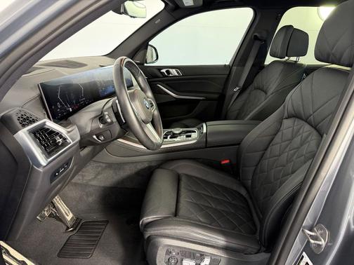 Gray Metallic 2024 BMW X5 xDrive40i