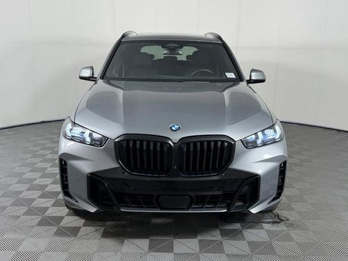 Gray Metallic 2024 BMW X5 xDrive40i
