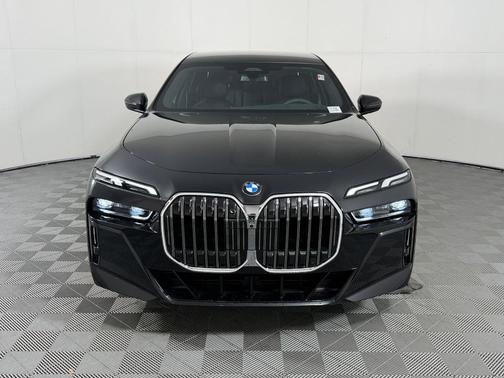 Black Sapphire Metallic 2026 BMW 740 i