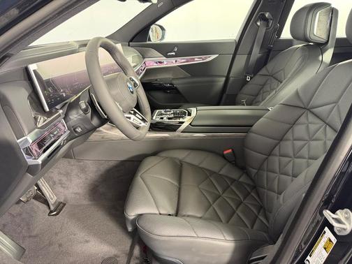 Black Sapphire Metallic 2026 BMW 740 i