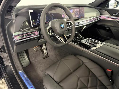 Black Sapphire Metallic 2026 BMW 740 i
