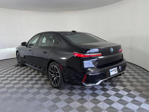 Black Sapphire Metallic 2026 BMW 740 i