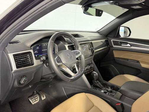 2022 Volkswagen Atlas Cross Sport 2.0T SEL R-Line Black