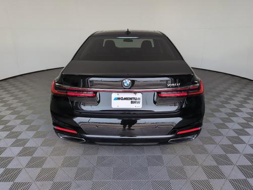 2022 BMW 740 i