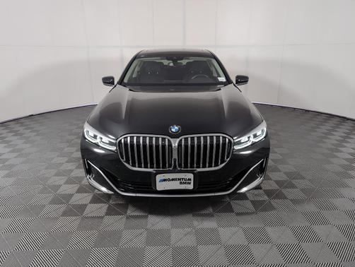 2022 BMW 740 i