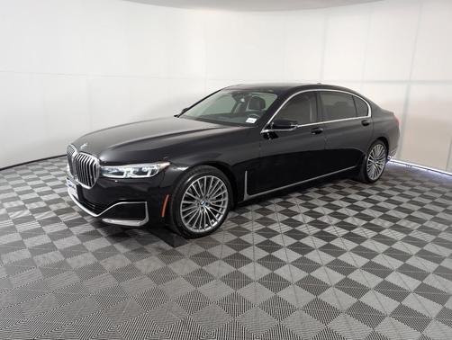 2022 BMW 740 i