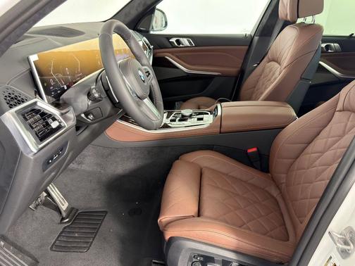 Mineral White Metallic 2026 BMW X5 xDrive40i