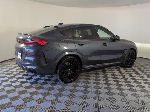 2021 BMW X6 M50i